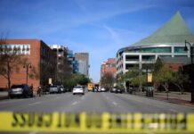 Cinco muertos en un tiroteo en el centro de la ciudad de Louisville (EE. UU.)