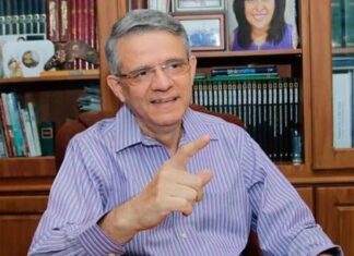 Ministro de Salud José Manuel Matheu, señala que en tomas del hospital de El Progreso se mezclan factores de «politiquería barata»