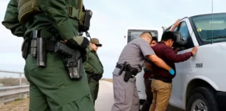 Los arrestos de migrantes en la frontera de EEUU disminuyen un 96 % este año