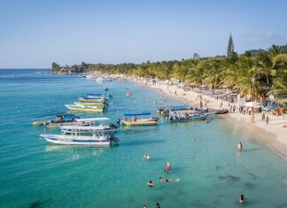 Alcaldía Municipal de Roatán prohíbe las bebidas en envases de vidrio en las playas