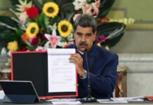 Nicolás Maduro firma una ley para quitar bienes a corruptos y narcotraficantes