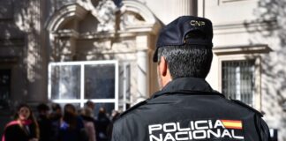 Policia de España detiene a una hondureña por intentar envenenar a sus dos hijos
