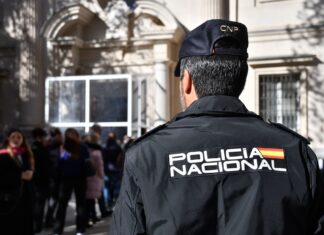 Policia de España detiene a una hondureña por intentar envenenar a sus dos hijos