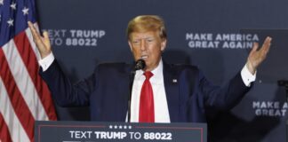 Donald Trump dice que si gana las elecciones de 2024, acabará con la ciudadanía automática para hijos de indocumentados