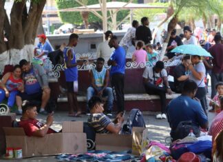 Migrantes buscan desesperados salir del sur de México ante fin del Título 42