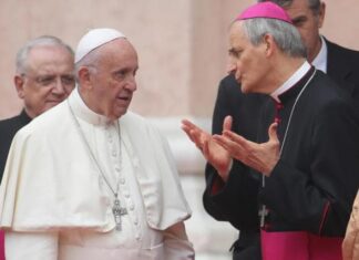 El papa encarga al cardenal Zuppi una misión de paz sobre Ucrania