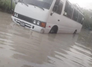 Las lluvias dejan varias inundaciones y derrumbes en la capital