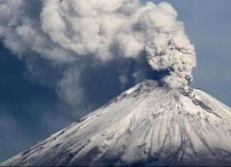 Cenizas del volcán Popocatépetl suspenden operaciones de vuelos en Ciudad de México
