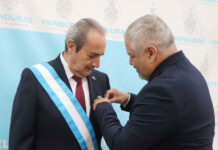 Gobierno de Honduras condecora con Orden «Francisco Morazán» al embajador de México al cierre de misión