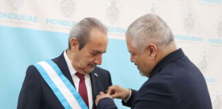 Gobierno de Honduras condecora con Orden «Francisco Morazán» al embajador de México al cierre de misión