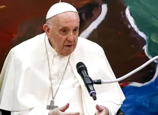 El papa retoma su agenda tras haber pasado un día con fiebre