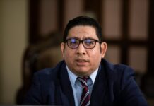 Hay “élites empresariales” que quieren “seguir lucrándose” de la ENEE y privatizarla, señala ministro de Energía