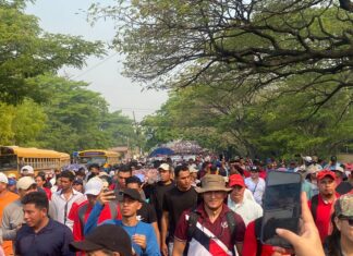 Cientos de productores de la zona sur del país protestan en contra de la Ley Tributaria
