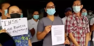 Por falta de pago, empleados del IHSS en Choluteca se declaran en huelga de brazos caídos