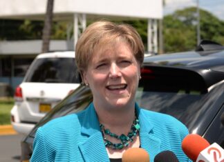 Embajadora Laura Dogu señala que es importante cuidar la independencia de la prensa del país