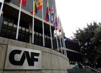 Economista señala que el gobierno es incongruente tras el ingreso al CAF