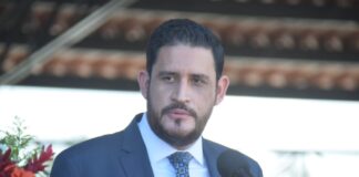 “El nepotismo no es ningún delito”, dice ministro de Defensa