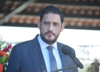 “El nepotismo no es ningún delito”, dice ministro de Defensa