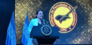 Presidenta Castro promete respetar libertad de expresión en el país y niega que haya una concentración de poder en su gobierno