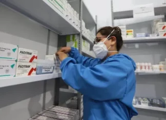 Advierten que la crisis por desabastecimiento de medicamentos continuará por dos meses más en el país