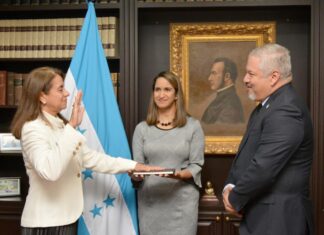 Sonia Leticia Cruz es juramentada como nueva embajadora de Honduras en República Dominicana