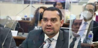 Tomás Zambrano denuncia “extorsión legislativa” del partido Libre y rechaza el comunicado de Luis Redondo