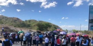 Docentes del departamento de Atlántida denuncian que el Gobierno les adeuda 43 días de pago