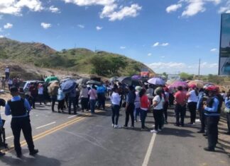 Docentes del departamento de Atlántida denuncian que el Gobierno les adeuda 43 días de pago