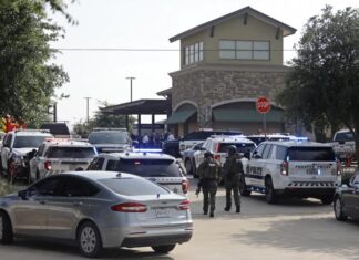 Al menos nueve muertos en tiroteo en un centro comercial de Texas, en EE.UU.