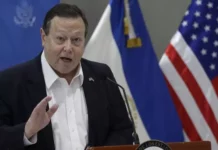 El embajador de Estados Unidos dice que El Salvador redujo un 40 % la migración irregular