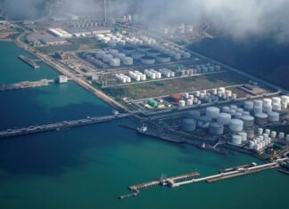 Arabia Saudí reducirá su bombeo en 1 millón de barriles a partir de julio