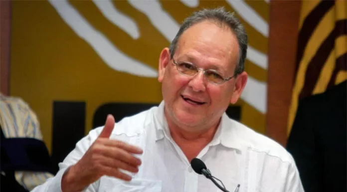 Gobierno quiere hacer relajo para desviar atención de problemas graves en el país, considera Fernando Anduray