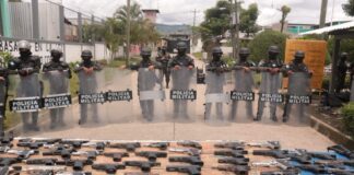 Fuerte arsenal de fusiles, mini uzis, y granadas encuentran en cárcel de Támara