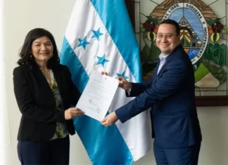 Lizeth Coello asume el cargo como nueva directora del Dinaf
