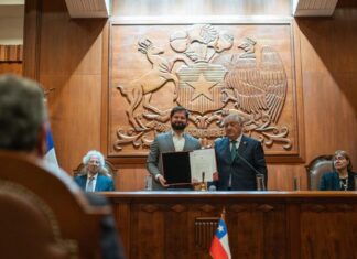 Constituyentes chilenos toman posesión para iniciar la redacción de una nueva carta magna