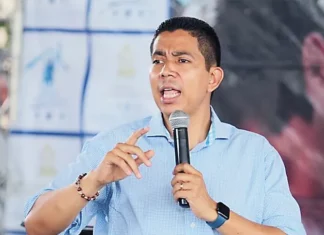 Diputado pide al Gobierno explicar cómo es que no hay dinero, pero sí para contratar «lobistas»