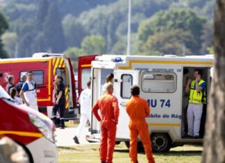Seis heridos, cinco de ellos muy graves, en un ataque contra niños que conmociona Francia