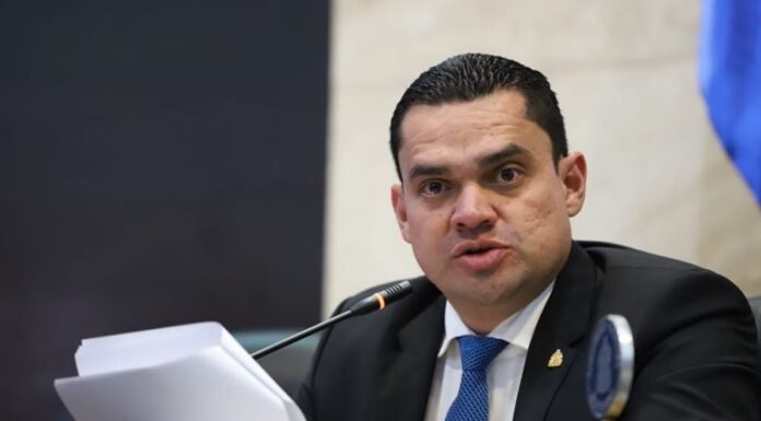 Tomás Zambrano arremete contra juez por liberación de exgerente de Koriun y cuestiona fallos “incomprensibles”