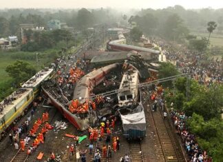 Se eleva a 288 el número de muertos en el peor accidente de tren del siglo XXI en la India