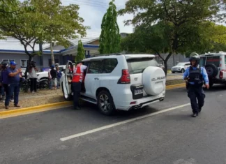 Imparable la ola de violencia en el país, acribillan a un hombre que iba a bordo de camioneta en SPS
