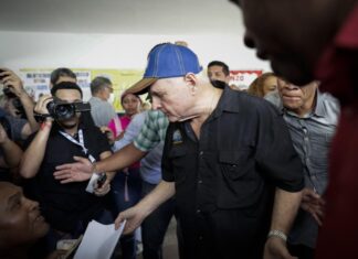 Expresidente de Panamá Ricardo Martinelli, vence en primarias mientras espera un fallo por blanqueo