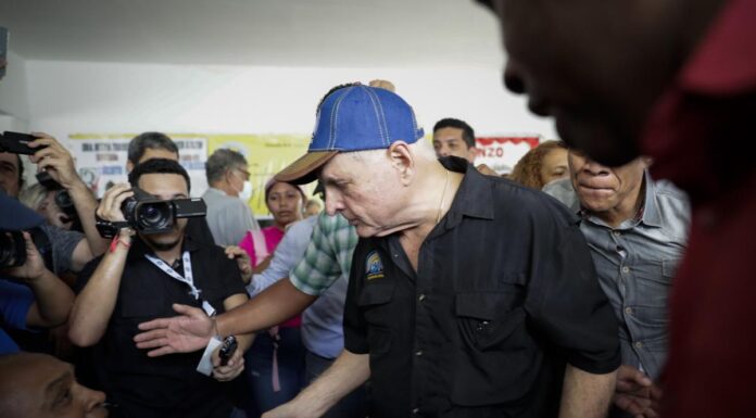 Expresidente de Panamá Ricardo Martinelli, vence en primarias mientras espera un fallo por blanqueo