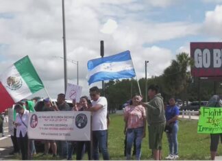 Manifestantes latinos protestan en Tampa contra ley de inmigración de Florida