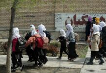 Al menos 82 niñas son envenenadas en dos colegios en el norte de Afganistán