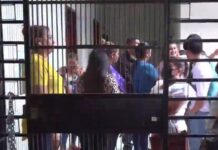 Colectivos de Libre se toman las oficinas administrativas del centro de salud Alonso Suazo, en protesta de asignación de plazas