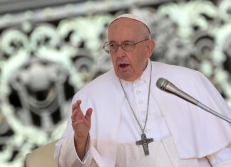 Concluye sin complicaciones la operación de hernia abdominal del papa Francisco