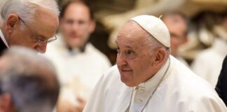 El papa afirma que es «urgente e inaplazable» cambiar el modelo de producción y consumo