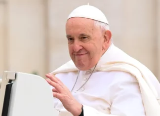 El posoperatorio del papa Francisco procede con normalidad en su segundo día ingresado
