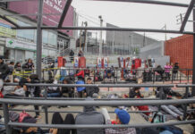 Aumenta la llegada de migrantes a la mexicana Tijuana y EE. UU. los recibe a cuentagotas