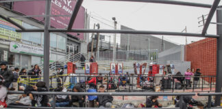 Aumenta la llegada de migrantes a la mexicana Tijuana y EE. UU. los recibe a cuentagotas